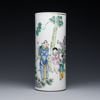 A Chinese famille rose hat stand, signed Yu Zhao 余釗, 19/20th C.