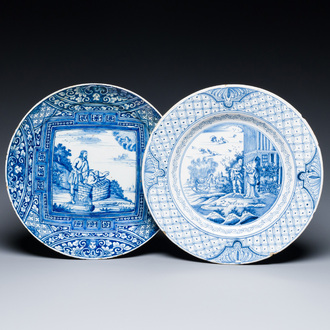 Deux assiettes en faïence de Delft en bleu et blanc à sujet religieux, 18ème