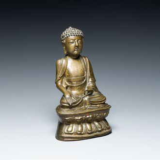 A Chinese gilt bronze Buddha, 17/18th C.