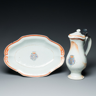 Rare verseuse couverte et son bassin en porcelaine de Chine de la Compagnie des Indes à monogramme couronné 'RLI', Qianlong