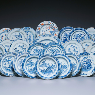 A large Chinese blue and white dish and 26 plates, Kangxi/Qianlong