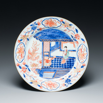 Plat en porcelaine de Chine famille verte figurant la femme de Xiao Shi attirant des phénix en jouant sa flute Xiao, Kangxi