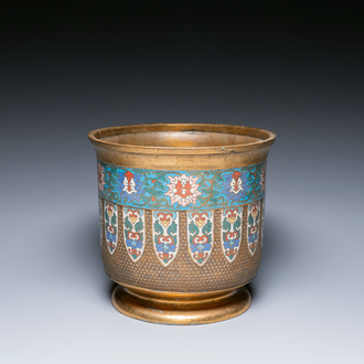 A Chinese cloisonné and gilt-bronze jardinière, 18/19th C.