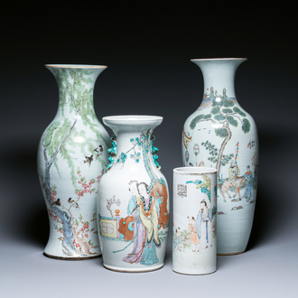 Quatre vases en porcelaine de Chine qianjiang cai, 19/20ème