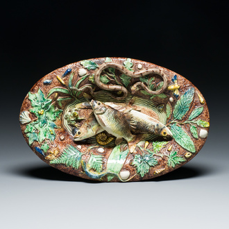 A French oval dish with applied fish in Palissy-style maiolica, Victor Barbizet (1808-1884), 19th C.