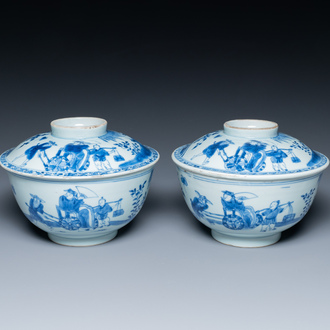 A pair of Chinese blue and white bowls and covers with narrative design, Kangxi/Yongzheng