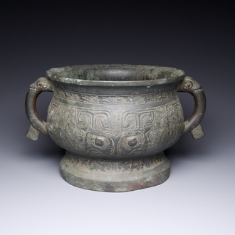 A Chinese archaic bronze ritual food vessel, 'gui', Song/Ming