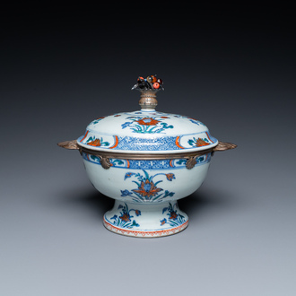 Rare bol couvert en porcelaine de Chine doucai à monture en métal argenté, Kangxi/Yongzheng