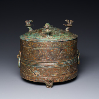 Rare boîte à cosmétiques couvert archaïque de type 'lian' en bronze incrusté d'argent, Chine,  Han occidental