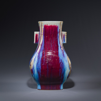 Vase de forme 'hu' en porcelaine de Chine à émail flambé, marque et peut-être époque de Qianlong