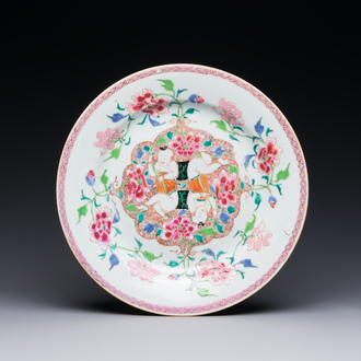 Assiette en porcelaine de Chine famille rose à décor de 'Hehe Erxian', Yongzheng/Qianlong