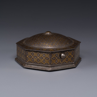 An Iranian octagonal parcel-gilt and silver inlaid box, 18/19th C.