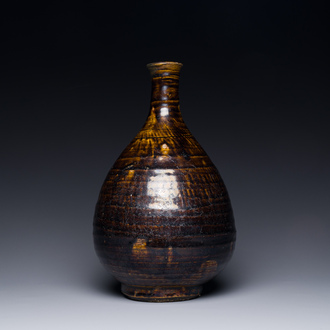 A Korean monochrome brown-glazed bottle vase, Goryeo, 15/16th C.