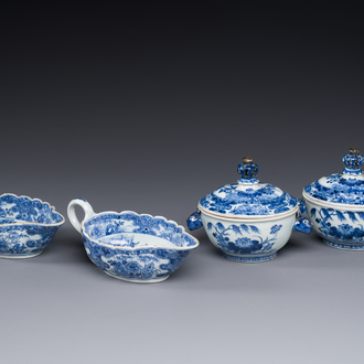 A pair Chinese blue and white sauce boats and a pair of tureens and covers, Qianlong