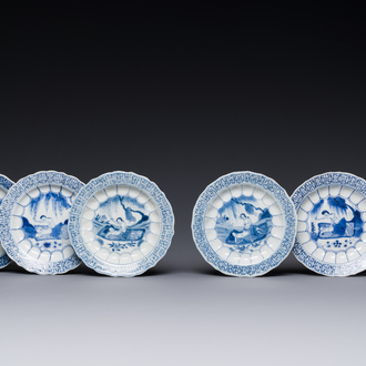 Zes Chinese blauw-witte 'acupunctuur' schoteltjes, Kangxi