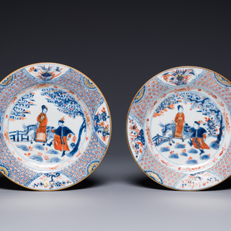 Paire d'assiettes en porcelaine de Chine de style Imari à décor 'Xi Xiang Ji', Kangxi