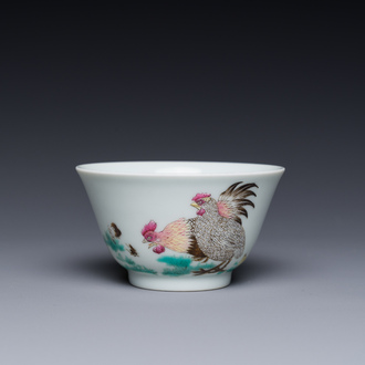 Tasse en porcelaine de Chine famille rose à décor de coq, marque de Yongzheng, 18/19ème