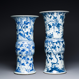 Deux vases de forme 'gu' en porcelaine de Chine en bleu et blanc à décor d'écureuils dans les vignes, Kangxi