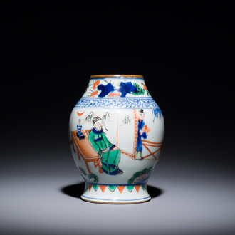 Vase en porcelaine de Chine wucai à décor figuratif et calligraphie, 19ème