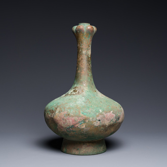Vase de forme bouteille à tête d'ail en bronze, Chine, Han