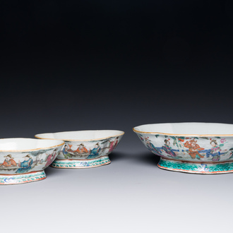 Three lobbed Chinese famille rose bowls, Yongzheng mark, 19th C.