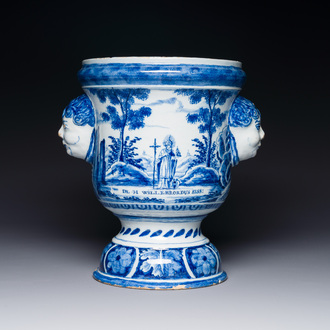 Een blauw-witte Delftse jardinière met de heilige Willibrordus en Johannes de Doper, 18e eeuw