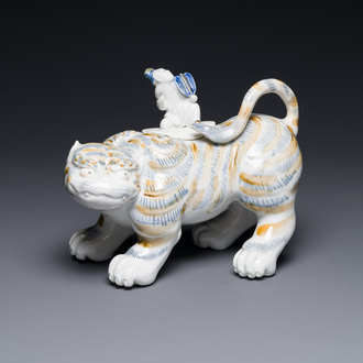 Koro en forme de tigre en porcelaine du Japon, probablement Hirado, Edo, 19ème