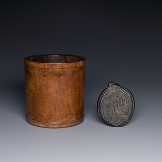 A Chinese huanghuali wooden brushpot and a melon-shaped lacquer box and cover with '18 Luohan' relief design, 19/20th C.