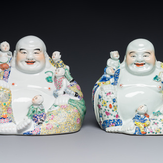 Deux figures de Bouddha en porcelaine de Chine famille rose, marque Zhu Mao Ji Zao 朱茂記造 et Zhu Yitai 朱義泰, République