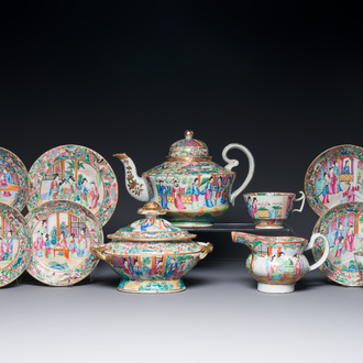 Service à thé de 11 pièces en porcelaine de Chine famille rose de Canton, 19ème