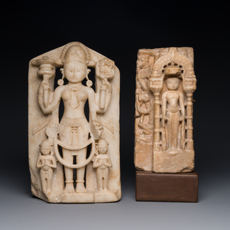Een wit marmeren fragment van Parvati en een wit marmeren fragment van Tirthankara, India, 12/13e eeuw