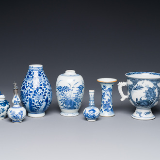 Een gevarieerde collectie Chinees blauw-wit porselein, Kangxi/Qianlong