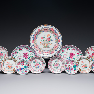 Trois assiettes et dix soucoupes en porcelaine de Chine famille rose, Yongzheng/Qianlong