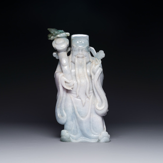 Een Chinese celadon en witte jade figuur van Lu Xing, 20e eeuw
