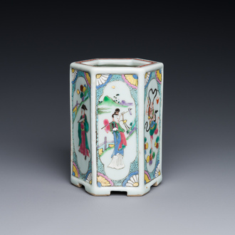 Pot à pinceaux de forme hexagonale en porcelaine de Chine famille rose, Yongzheng