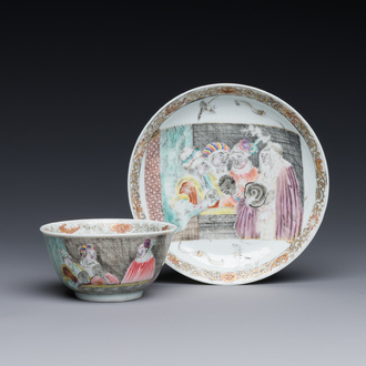 Rare tasse et soucoupe en porcelaine de Chine rose-grisaille d'après 'Les Acteurs de la Comédie-Française' par Watteau, Yongzheng/Qianlong