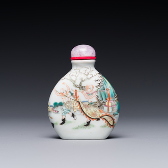 A Chinese famille verte 'marriage of Zongkui's sister' snuff bottle, 19th C.