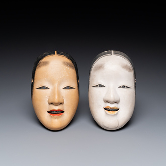 Twee fijne Japanse nō-maskers van 'Waka Onna' en 'Manbi', Meiji, 19e eeuw
