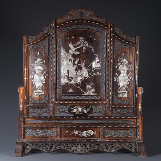 A Chinese mother-of-pearl-inlaid wooden 'Romance of the Three Kingdoms' screen, 19th C.