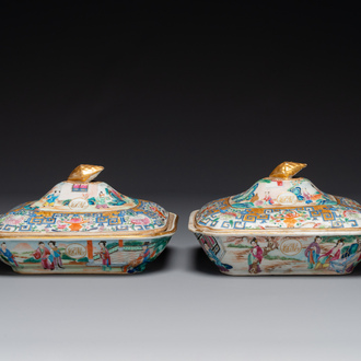 Paire de terrines couvertes en porcelaine de Chine famille rose monogrammées 'CSM', Jiaqing