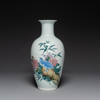Vase en porcelaine de Chine en émaux polychromes à décor de cailles, marque Xuantong, daté 1910