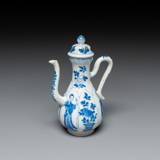 Een Chinese blauw-witte dekselkan met 'Lange Lijzen', jade merk, Kangxi