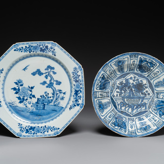 Plat en porcelaine de Chine en bleu et blanc et un plat octogonal à décor 'Les Trois Amis de l'Hiver', Wanli et Qianlong