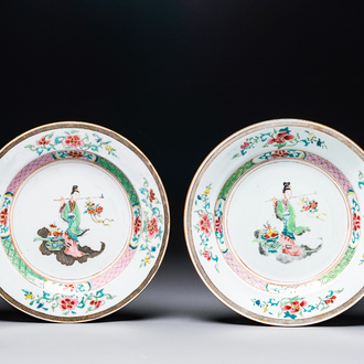 Paire d'assiettes en porcelaine de Chine famille rose à décor 'Lan Caihe', Yongzheng