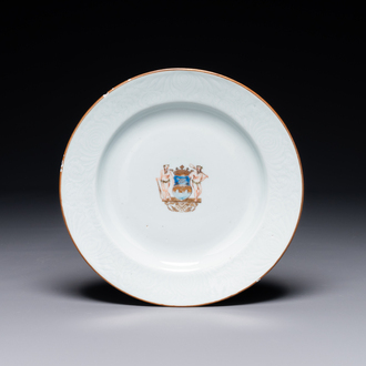 Plat armorié en porcelaine de Chine aux armes de la famille Broman pour le marché suédois, Qianlong, vers 1747