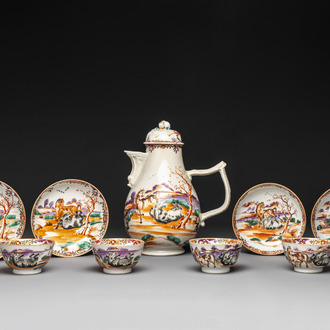 Vier Chinese famille rose koppen en schotels en een kan met decor van twee paarden, Qianlong