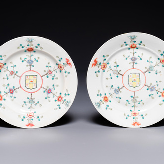 A pair of Chinese famille rose 'Jiangxi Province' plates, endless knot mark, 19/20th C.