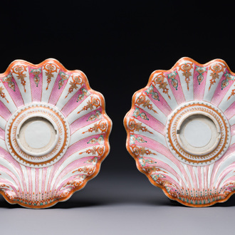 A pair of fine Chinese famille rose trembleuse stands or 'mancerina' for the Spanish or Mexican market, Qianlong