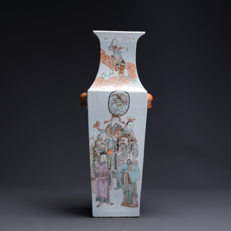 Vase de forme carrée en porcelaine de Chine qianjiang cai, signé Huang Ruming 黃汝銘, 19/20ème