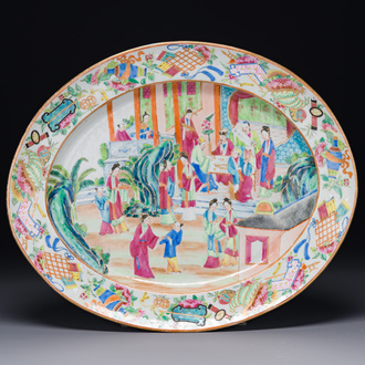 Plat de forme ovale en porcelaine de Chine famille rose de Canton à décor narratif, 19ème